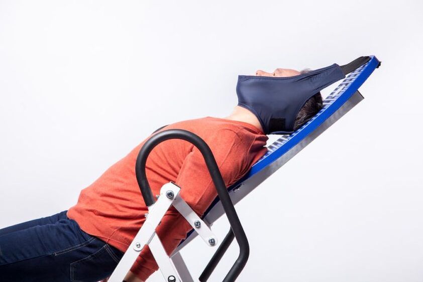 Terapia di trazione per l'osteocondrosi cervicale