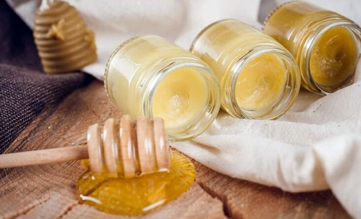 A casa puoi preparare un unguento per il trattamento dell'osteocondrosi toracica