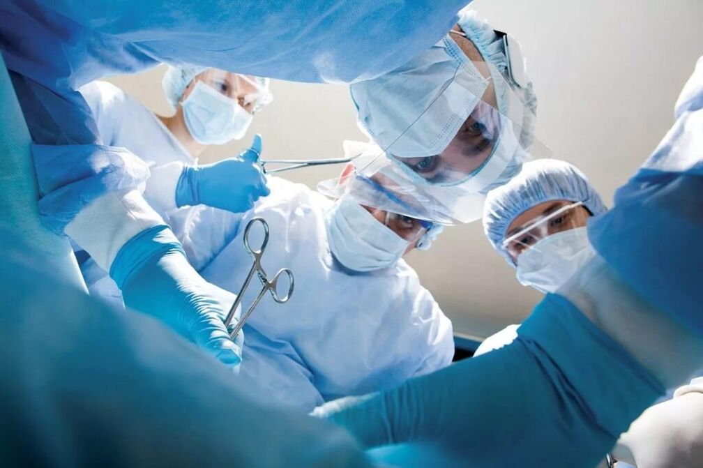 Per l'osteocondrosi toracica complicata, viene eseguito un intervento chirurgico