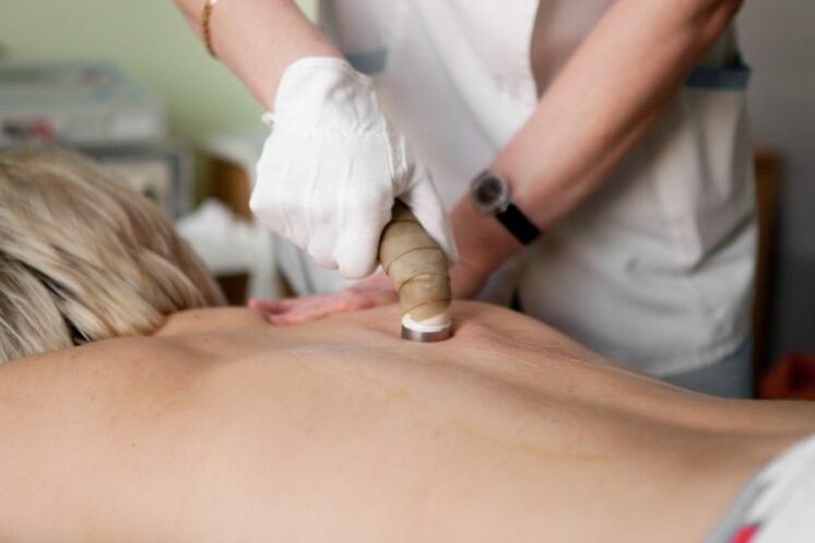 Procedura fisioterapica prescritta dal medico curante per il trattamento dell'osteocondrosi toracica